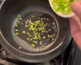 Hình bước làm 2 của món Canh kim chi Hàn Quốc