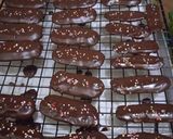 Foto langkah ke 2 dari resep Lidah kucing Coklat ceria.