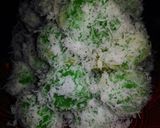 Foto langkah ke 7 dari resep Klepon Ketan Isi Gula Merah.