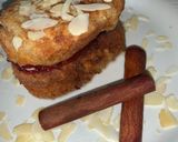 Foto del paso 4 de la receta: Torrijas integrales, rellenas de mermelada casera de fresas, almendras laminadas y almíbar 🥮