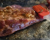 Foto del paso 1 de la receta: Tira de churrasco de cerdo a la miel con calabacín