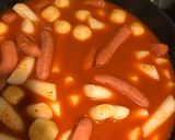 Hình bước làm 2 của món Bánh gạo Hàn Quốc (Tteokbokki)