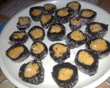 A picture of step 1 of Oreo Roll Delight.