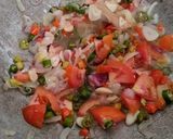 Foto langkah ke 2 dari resep 15. Tumis Cumi Asin-Jamur- Tahu Ala Bunda.
