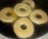 A picture of step 3 of Lemon doughnuts.