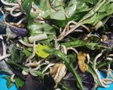 Foto del paso 3 de la receta Ensalada templada de gulas y nueces