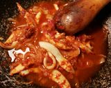 Foto del paso 8 de la receta Espaguetis negros con sepia en salsa de pimentón
