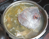 Foto del paso 4 de la receta: Sopa de pescado y marisco
