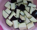 Foto langkah ke 1 dari resep Terong ungu tumis bawang.