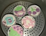 Foto langkah ke 4 dari resep Bolu kukus mekar warna warni.