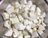 A picture of step 1 of Gathi Kochu Curry.