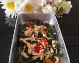 Foto langkah ke 3 dari resep Cah Kangkung Ayam Suir.