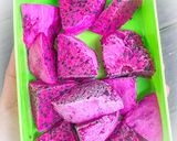 Foto langkah ke 1 dari resep Smoothie Buah Naga + Pisang.