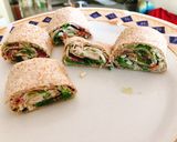 Φωτογραφία βήματος 4 της συνταγής Tortilla wraps- τυρί κρέμα, μαρούλι, χοιρομέρι, χαλούμι