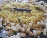 صورة لخطوة 6 من وصفة بطاطس بالرز البسمتي وقطع اللحم