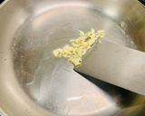 「烹大師香菇風味」水蓮炒菇菇的食譜步驟2照片
