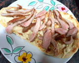 Foto del paso 6 de la receta: Pan naan con hummus, secreto ibérico y cebolla