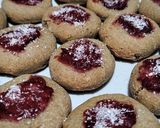 Foto del paso 4 de la receta: Pepas integrales con mermelada de frutillas 🍓