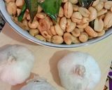 Foto langkah ke 5 dari resep Kacang Bawang Daun Jeruk.
