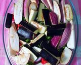 Foto del paso 5 de la receta: Ensalada de chiles asados con vegetales orgánicos y especias