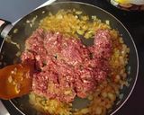A picture of step 1 of Fillo pastry with meat.