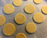 Foto del paso 8 de la receta: Galletas de mantequilla y limón 🌆🌲