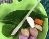 Foto langkah ke 1 dari resep Ikan Kembung Kuah Kuning.