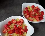 Une image de l'étape 1 de Gratin de fraises et kiwi.