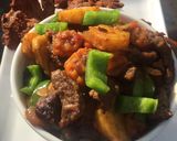 A picture of step 4 of Stir fried Potato, vege & meat.