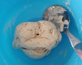 Foto langkah ke 1 dari resep Caterpillar Bread.