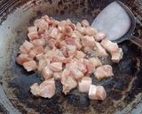 รูปขั้นตอนการทำที่ 1 ของ หมูสามชั้นทอดน้ำปลา