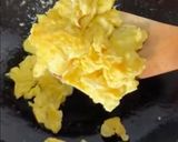 A picture of step 4 of Eggs and Chinese Yellow Chives Stir Fry.