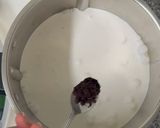 Foto del passaggio 2 della ricetta Cheesecake allo Yogurt e Copertura di Fragole al Marsala