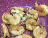 Gambar langkah 4 resipi Udang Goreng Kunyit.