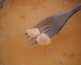 Foto del paso 4 de la receta: Tortilla de patata con calabacín y quesitos