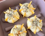 Foto langkah ke 8 dari resep Potato Cheese Garlic Bread.