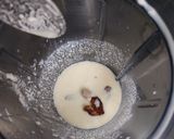 A picture of step 1 of Banana Dates Smoothie.