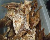 Foto langkah ke 1 dari resep Ikan asin cabe ijo.