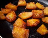 Foto del paso 4 de la receta: Piña caramelizada en sartén🤔😊🍯