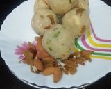 A picture of step 5 of Rava Ladoo.