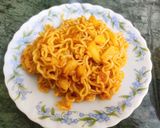 A picture of step 5 of Aloo Maggi.