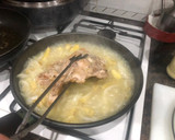 Foto del paso 5 de la receta: Muslo de pollo deshuesado en salsa de cebolla y alcachofas