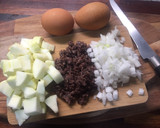 Foto del paso 1 de la receta: Tortilla de calabacín y morcilla de arroz