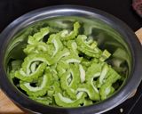 Foto langkah ke 1 dari resep Oseng Pedas Tempe Pare.