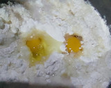 Foto langkah ke 2 dari resep Bluder Cake Pisang Kukus.