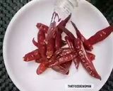 A picture of step 1 of Goan Peri peri prawns.