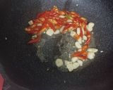 รูปขั้นตอนการทำที่ 3 ของ มะระขี้นกยักษ์ผัดไข่ใส่พริก