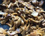 Une image de l'étape 2 de Omelette aux girolles.