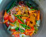 A picture of step 2 of Vegetable and pasta pulao.