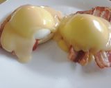 A picture of step 5 of Eggs Benedict.
